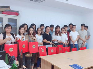 皓月迎佳節，中秋共團圓