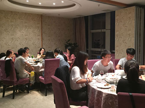 皓月迎佳節，中秋共團圓
